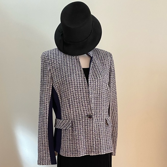 St. John Navy and White Patterned Blazer Like New! - Picture 13 of 14